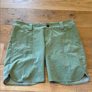 Flow Lightweight Green Shorts - M